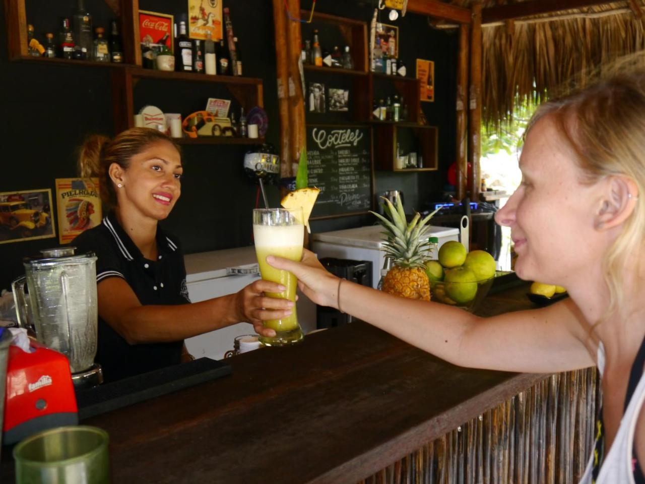 Los Hermanos Beach Hostal Гуачака Экстерьер фото
